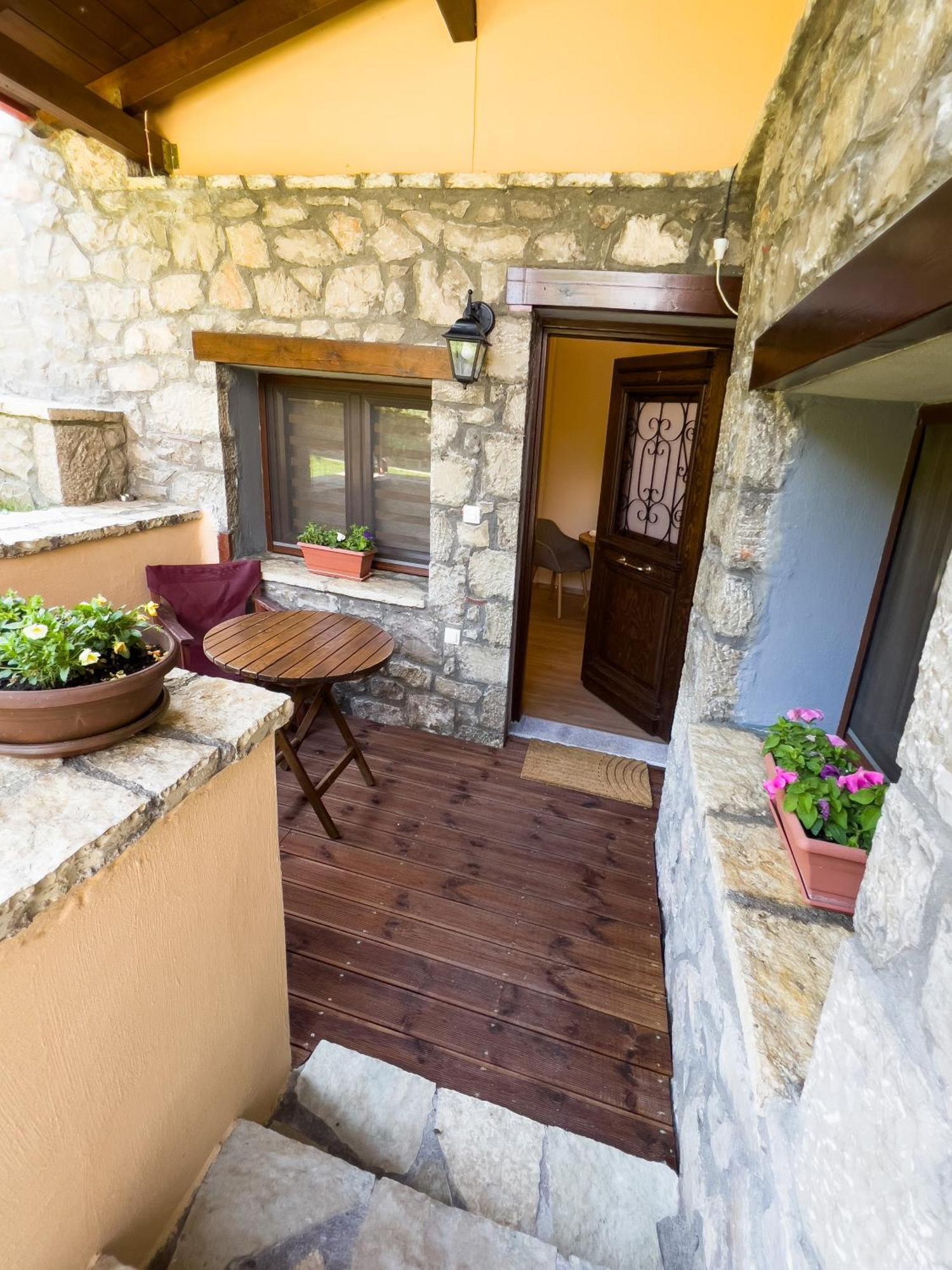 Dryas Guesthouse Polydrossos Bagian luar foto