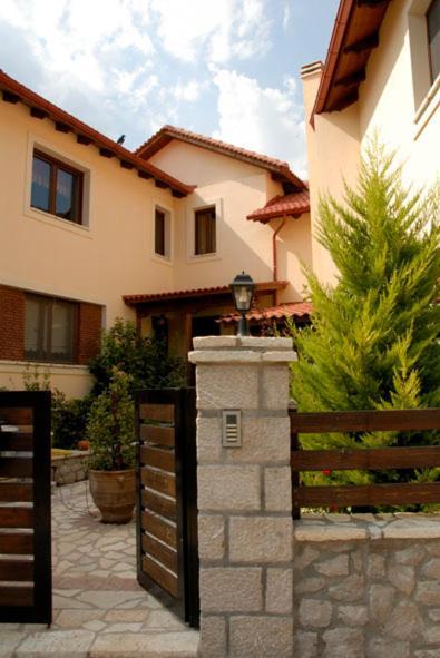 Dryas Guesthouse Polydrossos Bagian luar foto