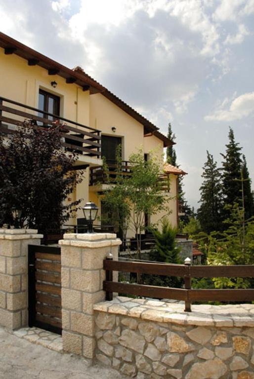Dryas Guesthouse Polydrossos Bagian luar foto